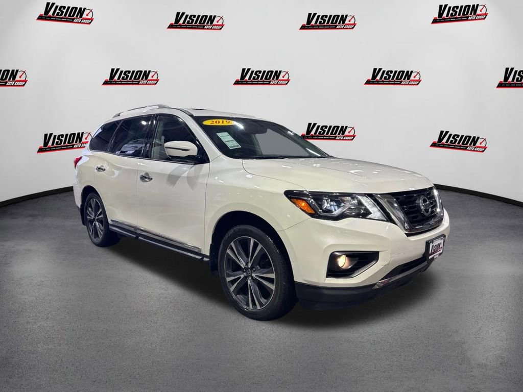 Used 2019 Nissan Pathfinder Platinum image 3