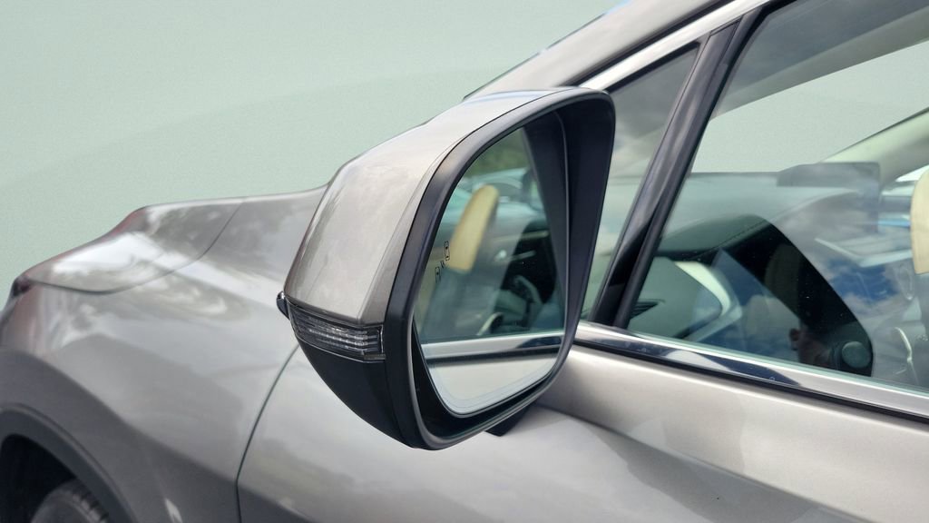 Used 2021 Lexus RX 350L Premium w/ Premium Package image 26