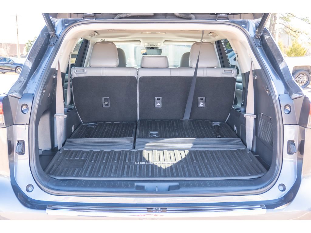 Used 2023 Toyota Highlander XLE image 16