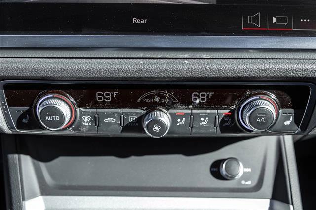 Used 2025 Audi Q3 2.0T Premium image 18