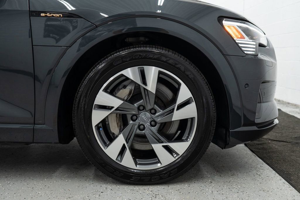 Used 2021 Audi e-tron Premium Plus w/ Premium Plus Package image 41