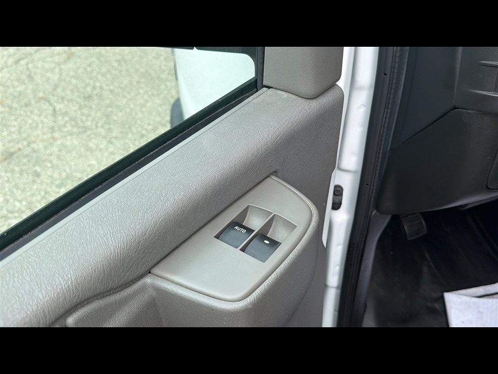 Used 2019 Chevrolet Express 2500 w/ Communications Package RWD image 8