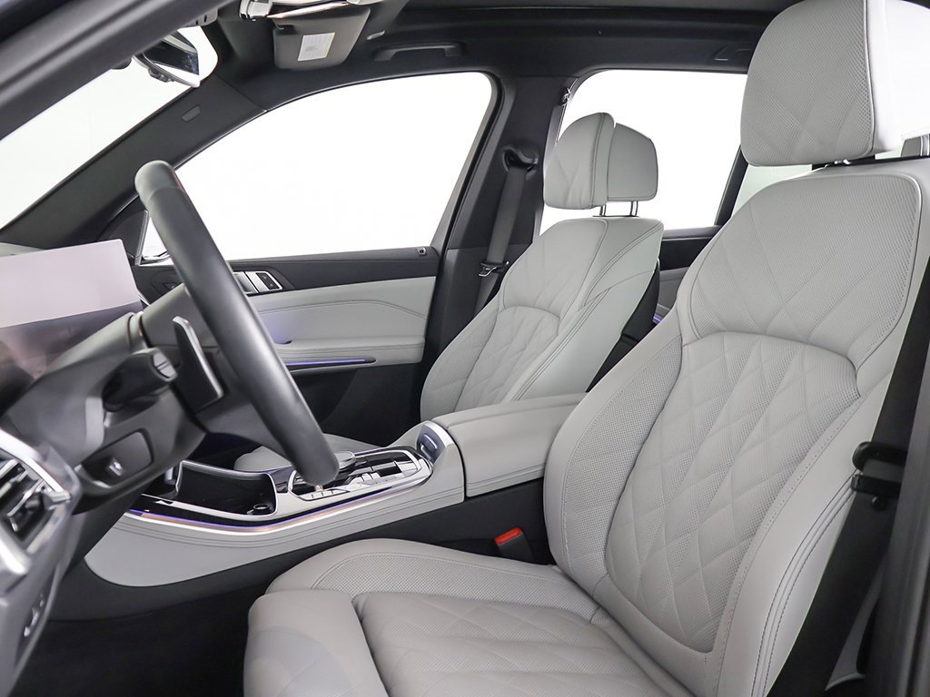 Used 2024 BMW X5 xDrive40i w/ M Sport Package image 32