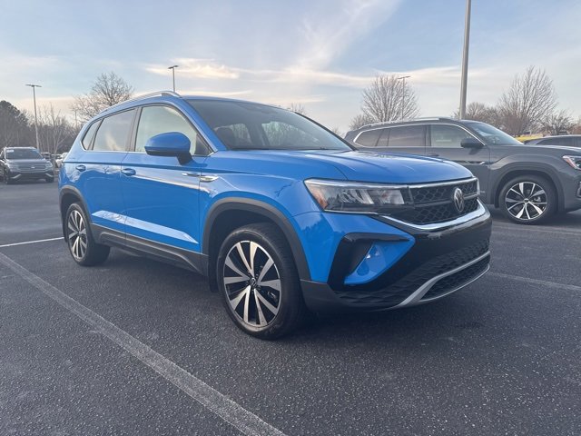 Certified 2023 Volkswagen Taos SE w/ Panoramic Sunroof Package image 3