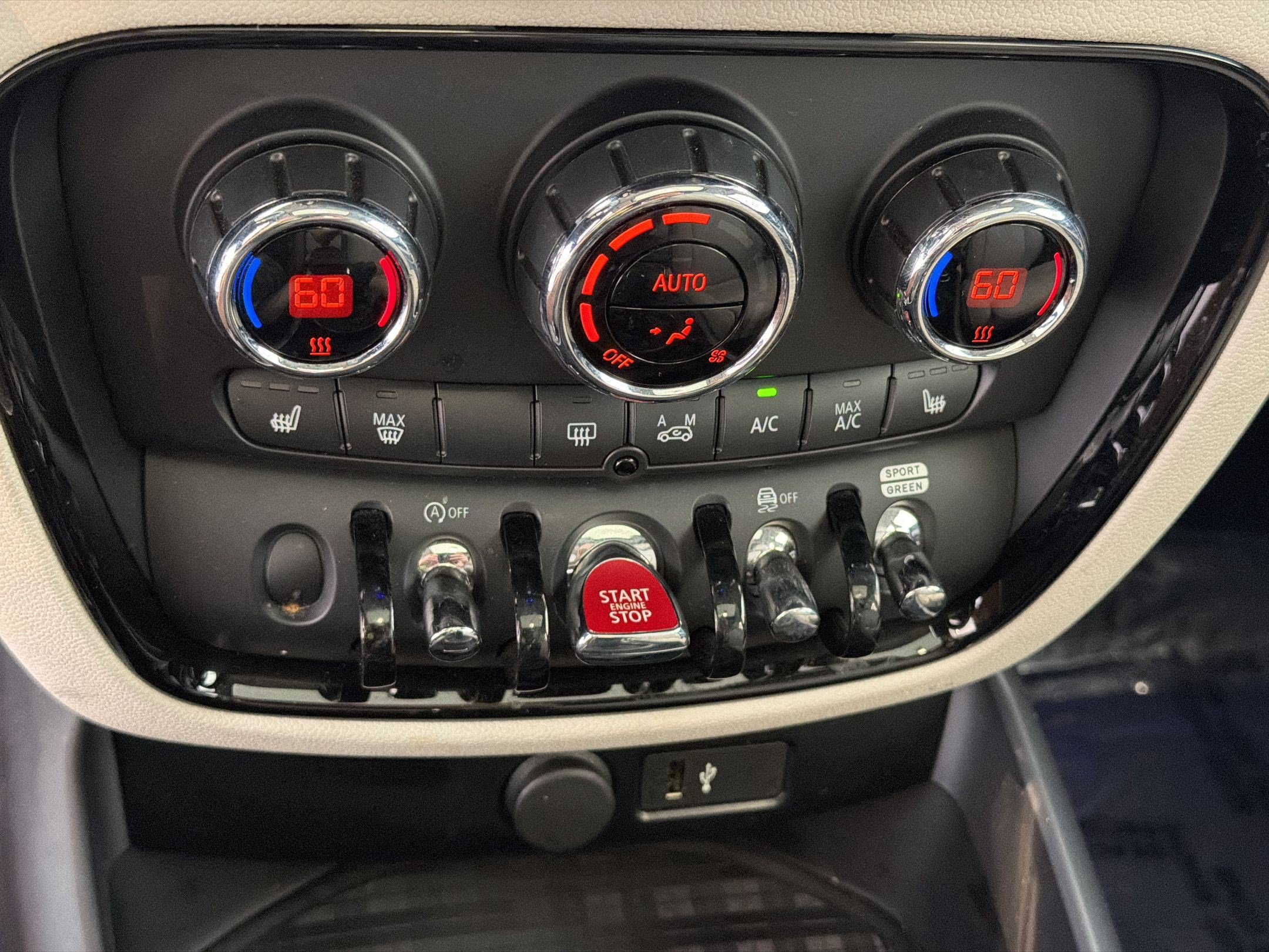 Certified 2024 MINI Cooper Clubman S w/ Signature Upholstery Package FWD image 17