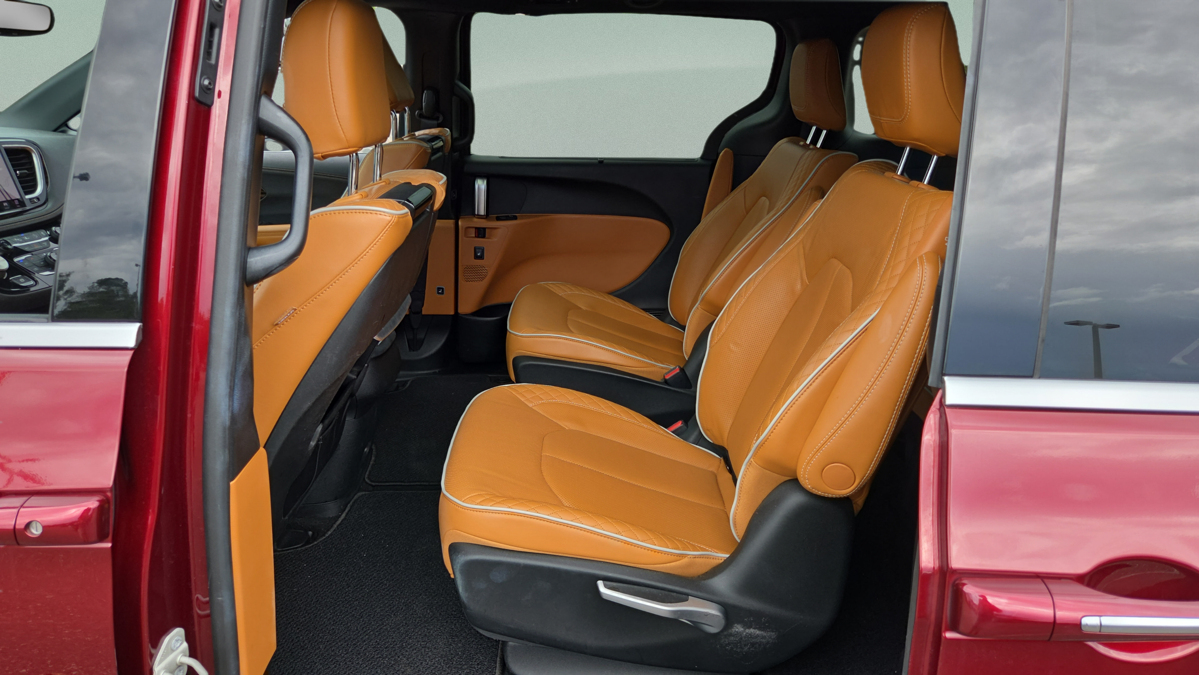 Used 2022 Chrysler Pacifica Pinnacle FWD image 11