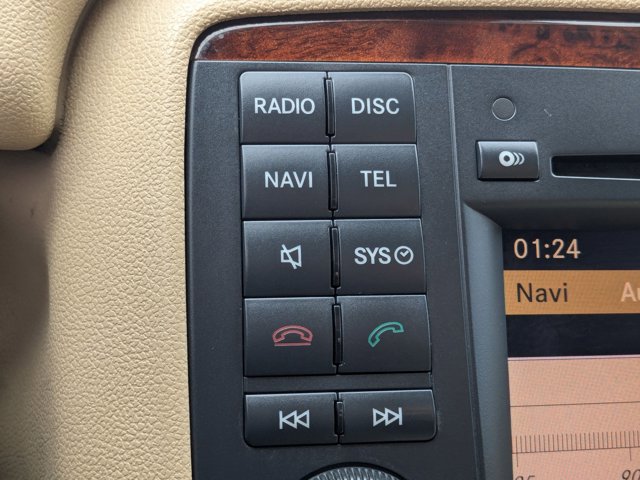 Used 2010 Mercedes-Benz R 350 4MATIC image 13