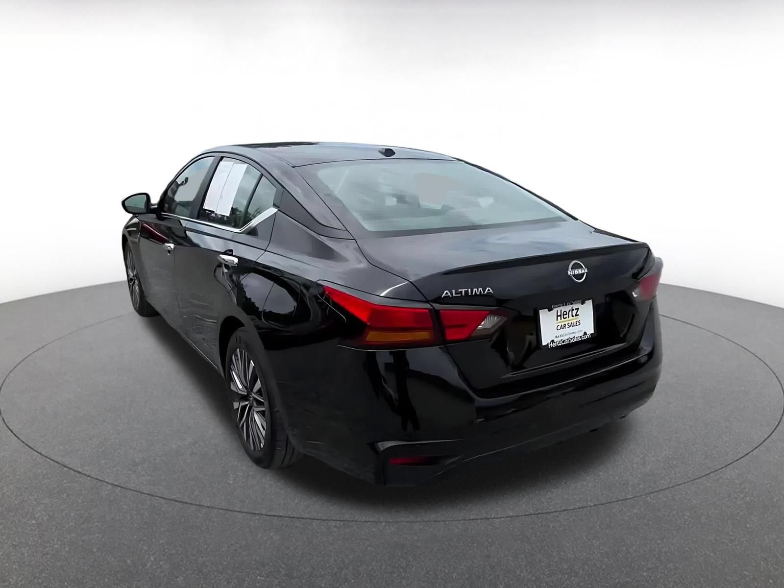 Used 2025 Nissan Altima 2.5 SV FWD image 11