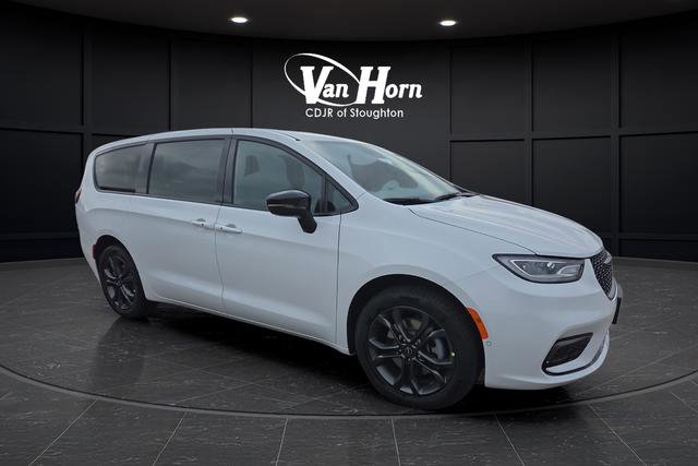 New 2026 Chrysler Pacifica Select image 1