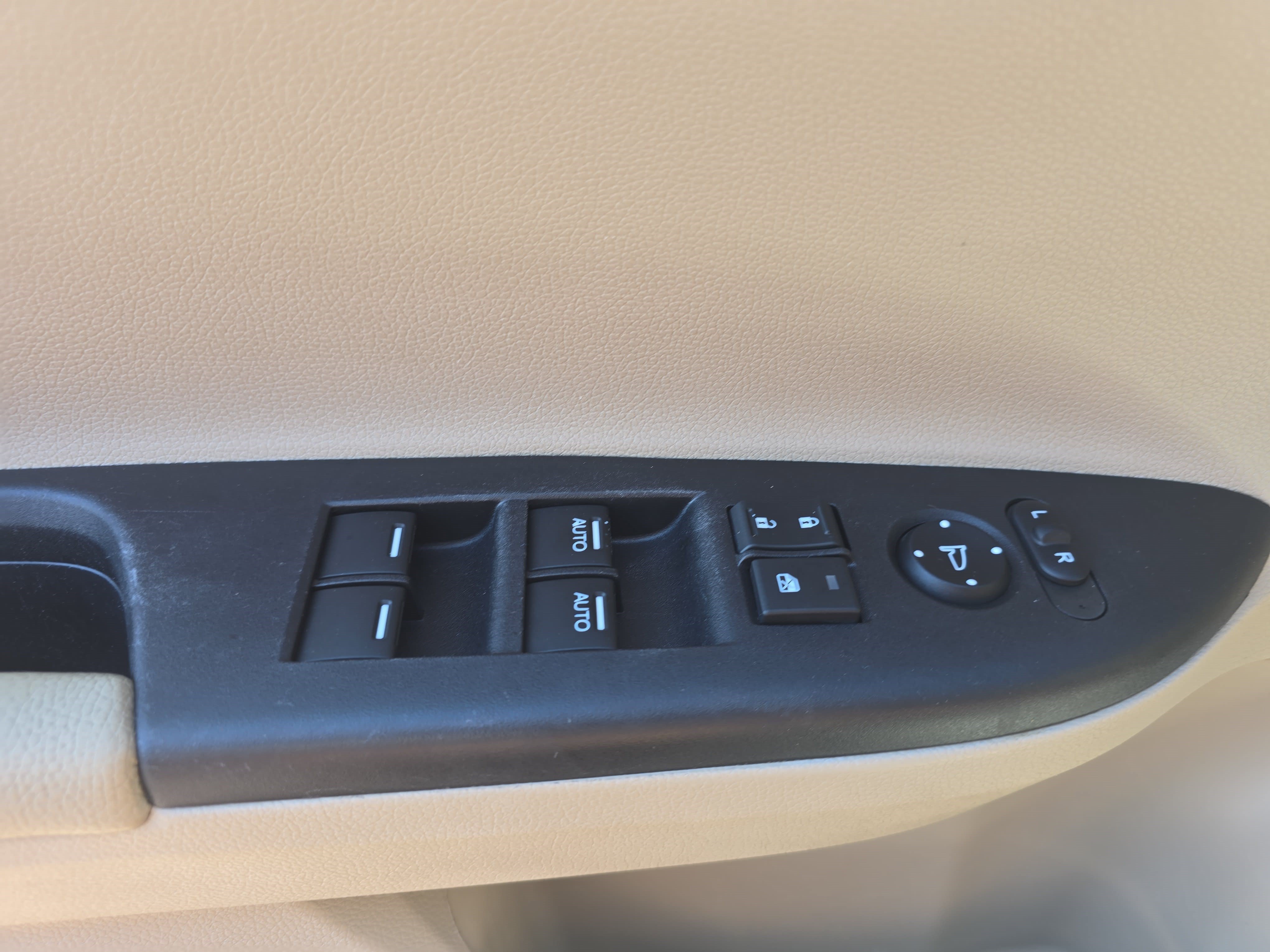 Used 2014 Honda Accord EX-L image 25