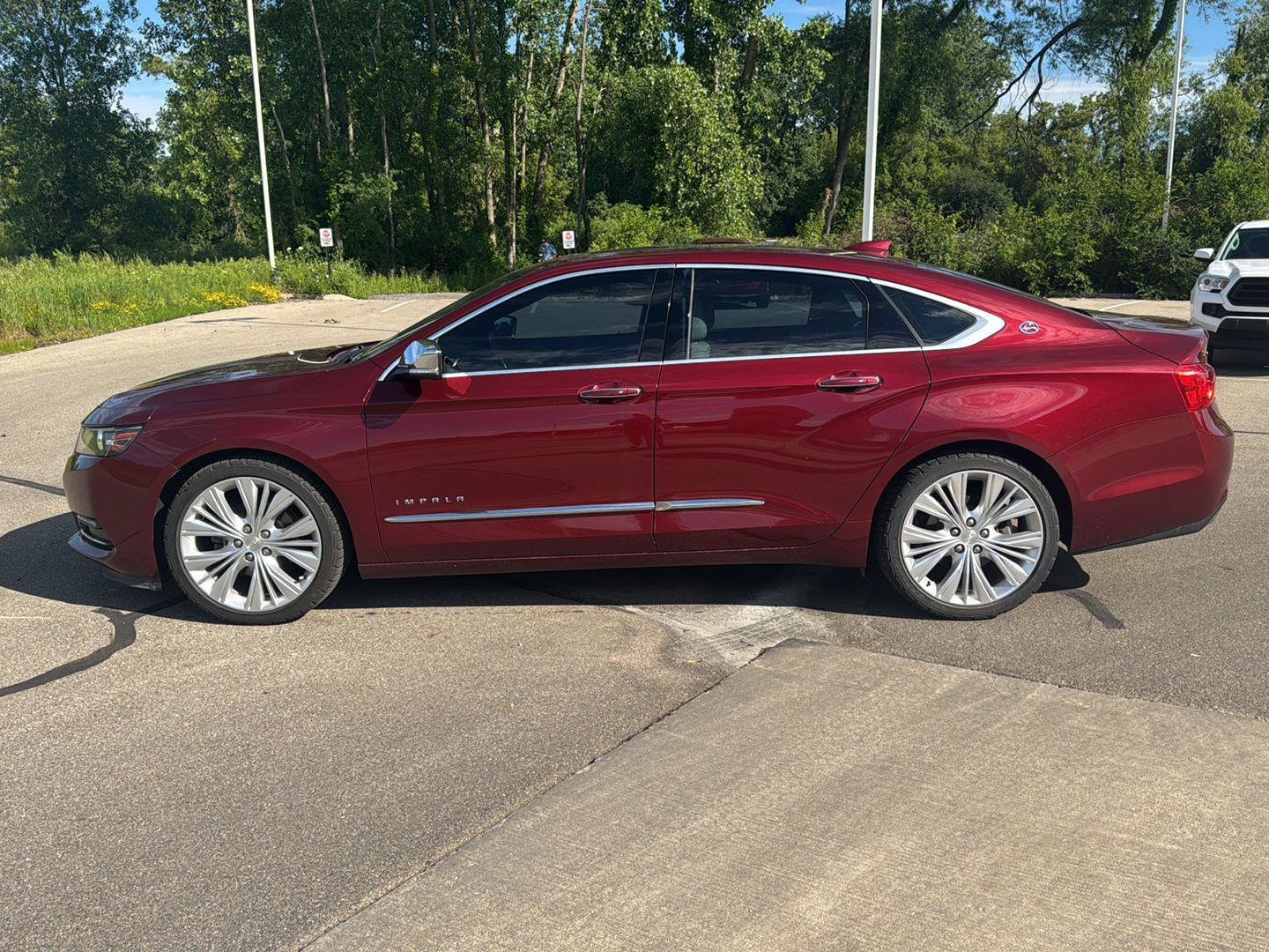 Used 2017 Chevrolet Impala Premier w/ Enhanced Convenience Package FWD image 2