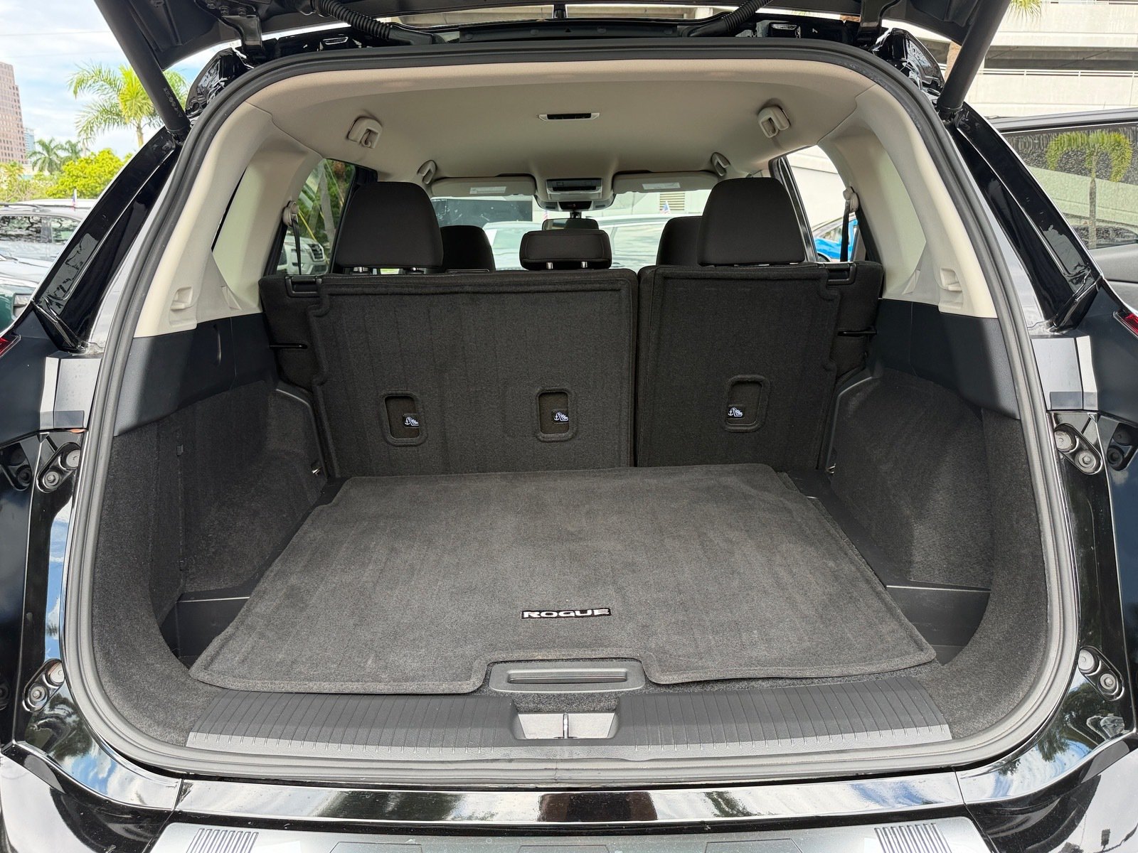 Certified 2025 Nissan Rogue SV FWD image 13