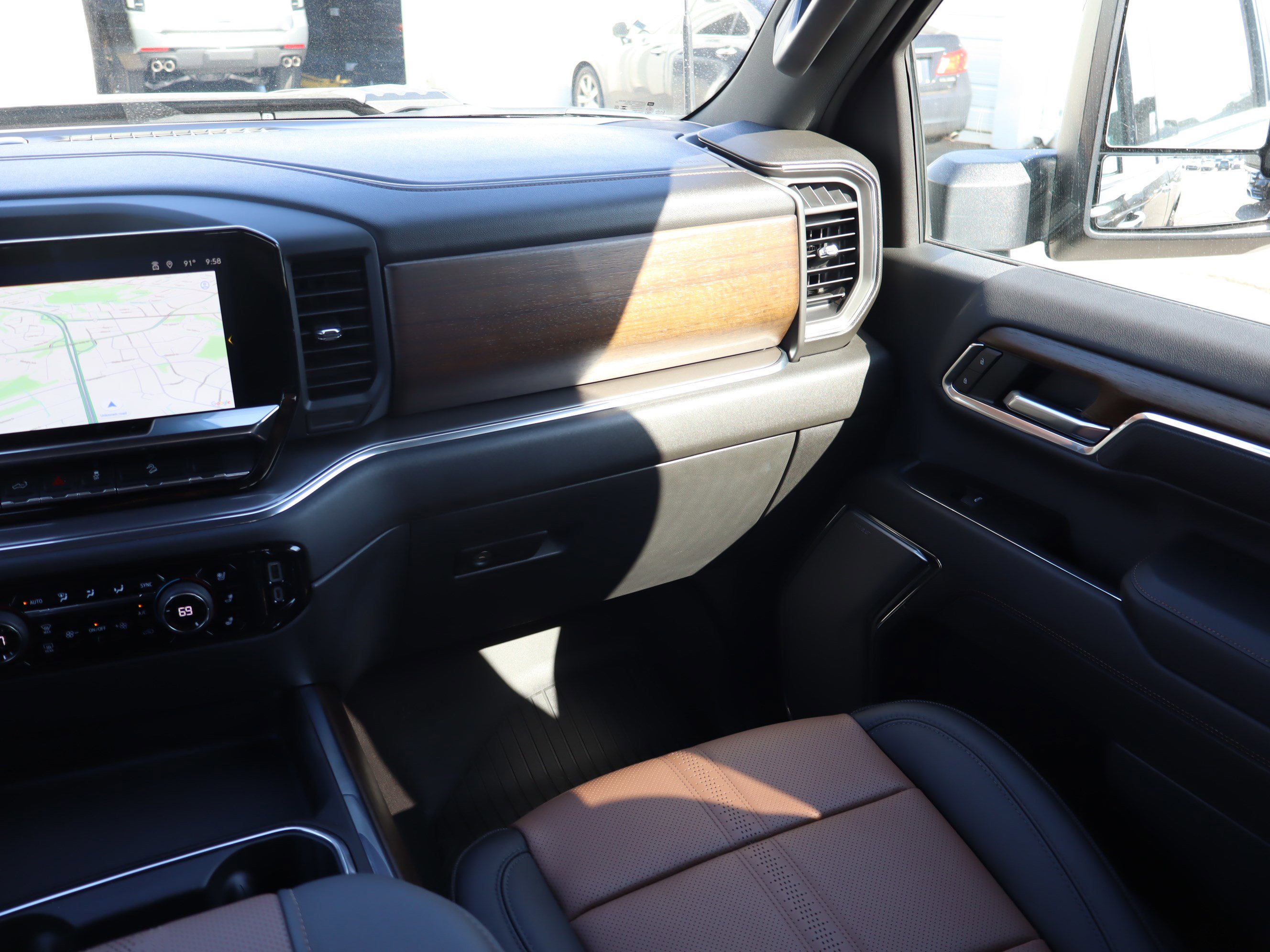 Used 2024 Chevrolet Silverado 2500 High Country w/ High Country Premium Package image 18