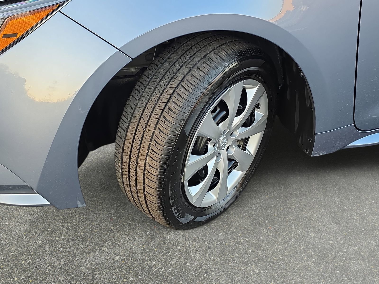 Used 2025 Toyota Corolla LE image 30