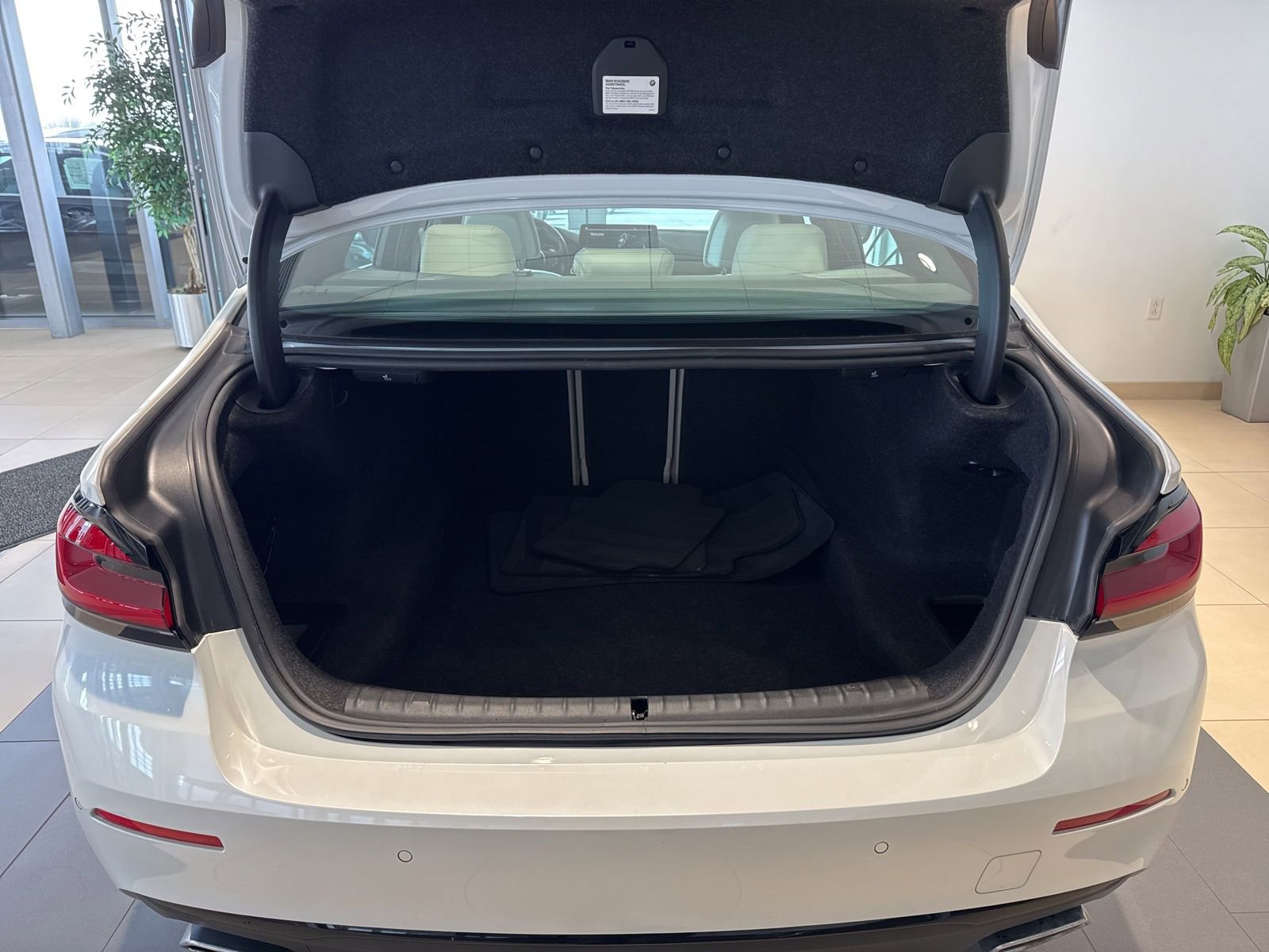 Used 2023 BMW 540i xDrive w/ Premium Package AWD/4WD image 11