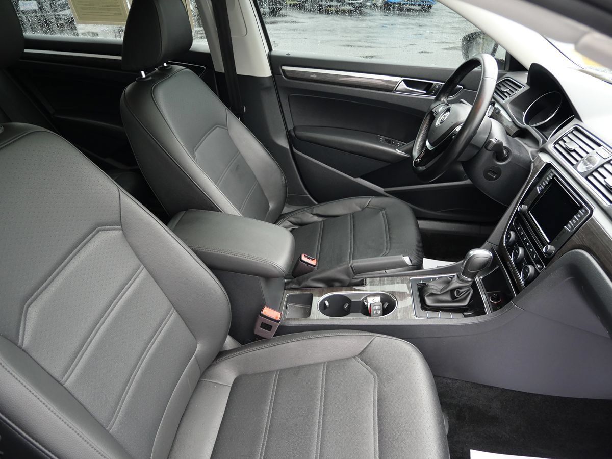 Used 2017 Volkswagen Passat 1.8T SE FWD image 18