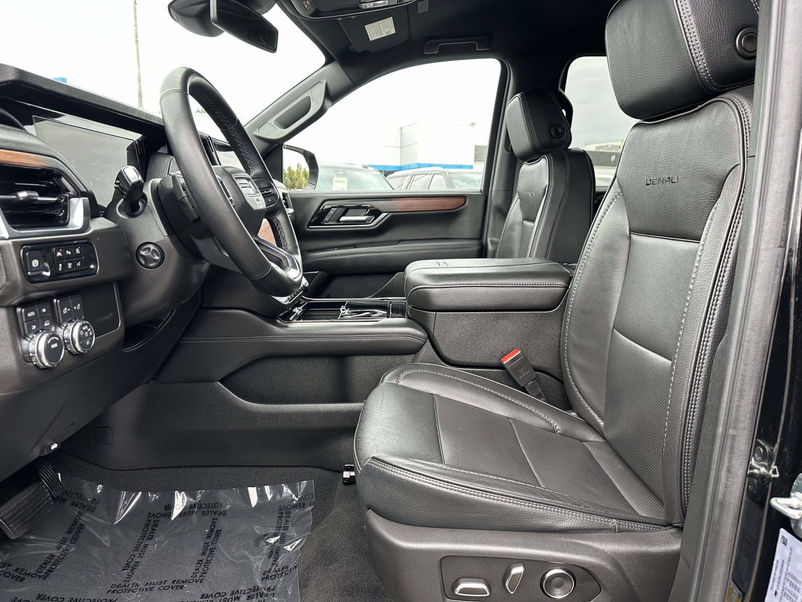 Used 2025 GMC Yukon XL Denali AWD/4WD image 22