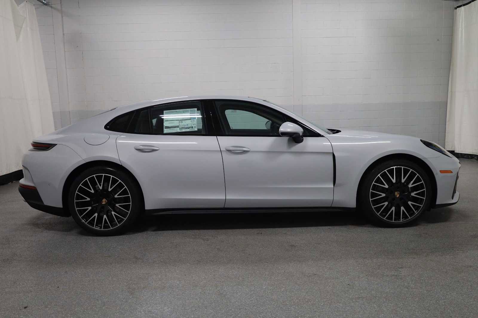 New 2025 Porsche Panamera 4 image 10