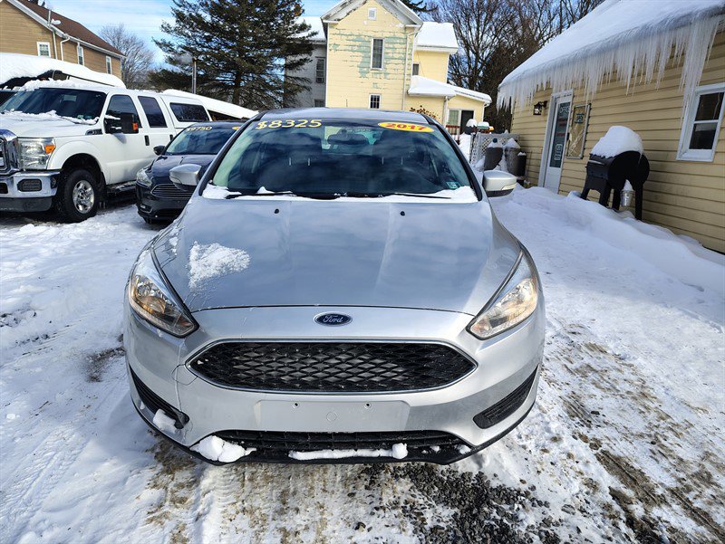 Used 2017 Ford Focus SE image 2