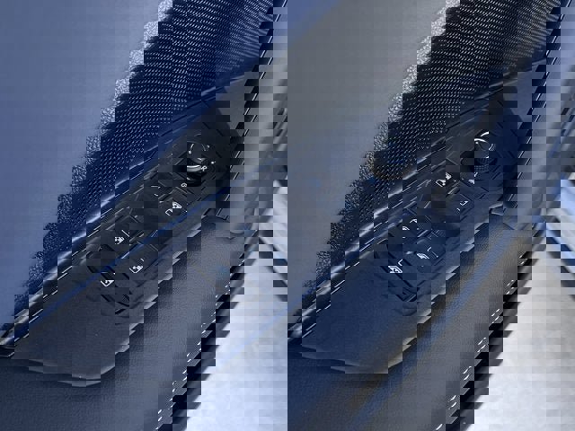 New 2025 Volkswagen Tiguan SE image 10