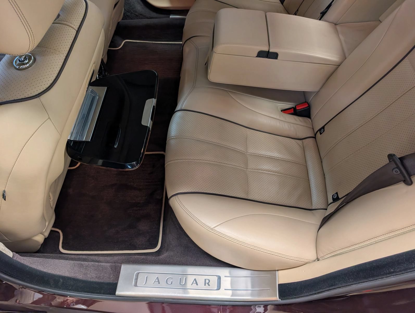 Used 2011 Jaguar XJ L RWD image 26