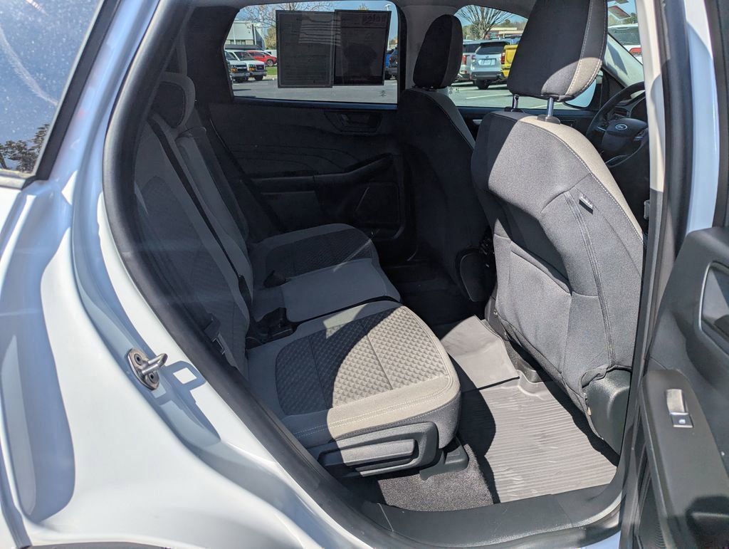 Used 2022 Ford Escape SE w/ SE Sport Appearance Package image 17