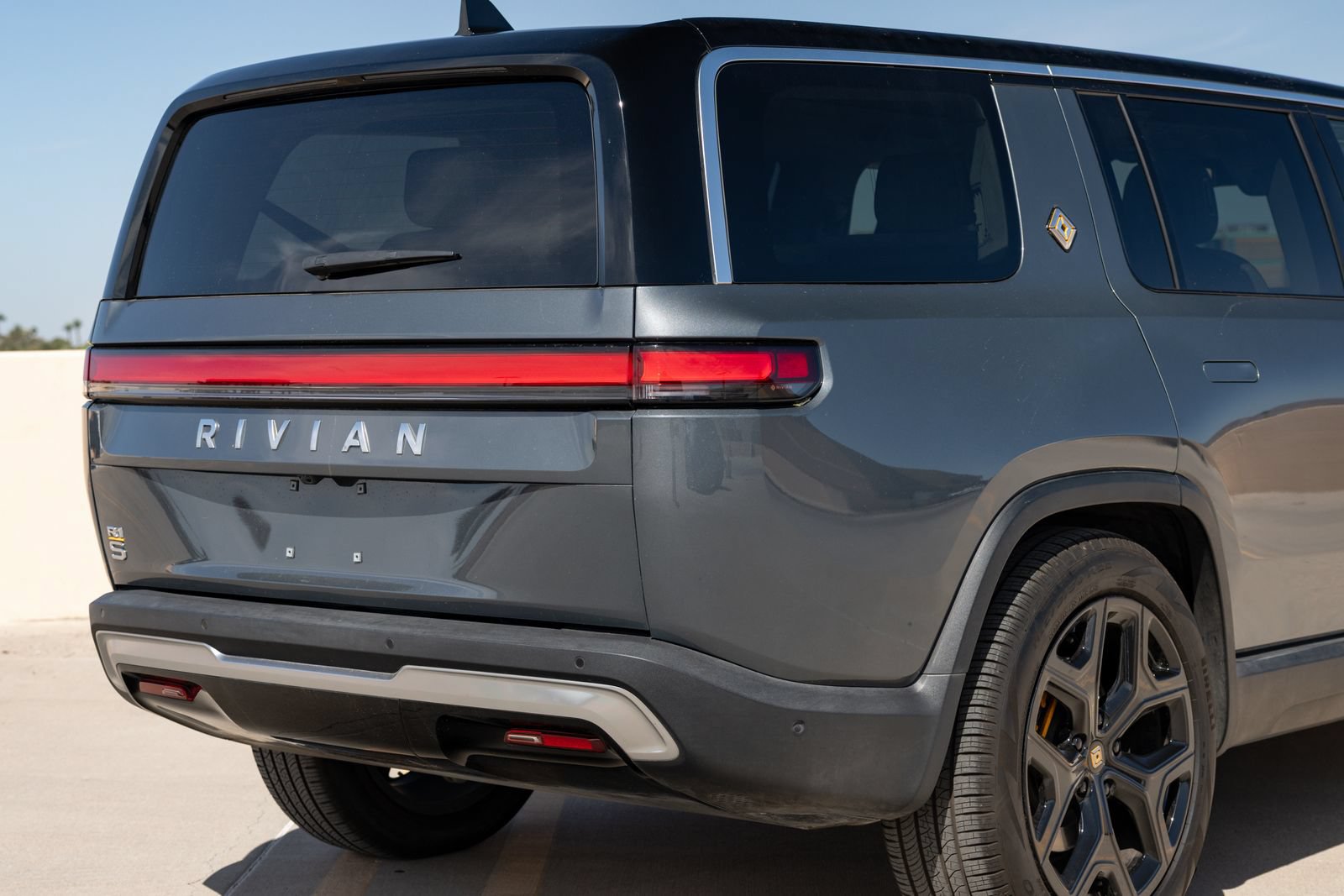 Used 2023 Rivian R1S Adventure AWD/4WD image 11
