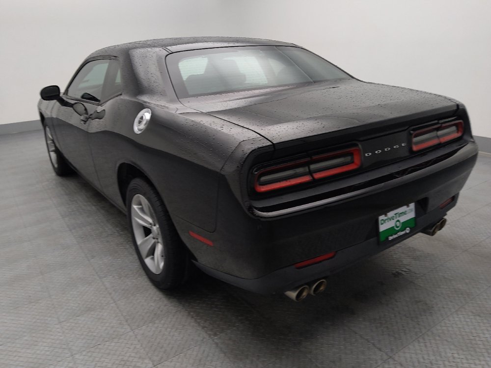 Used 2017 Dodge Challenger SXT RWD image 6