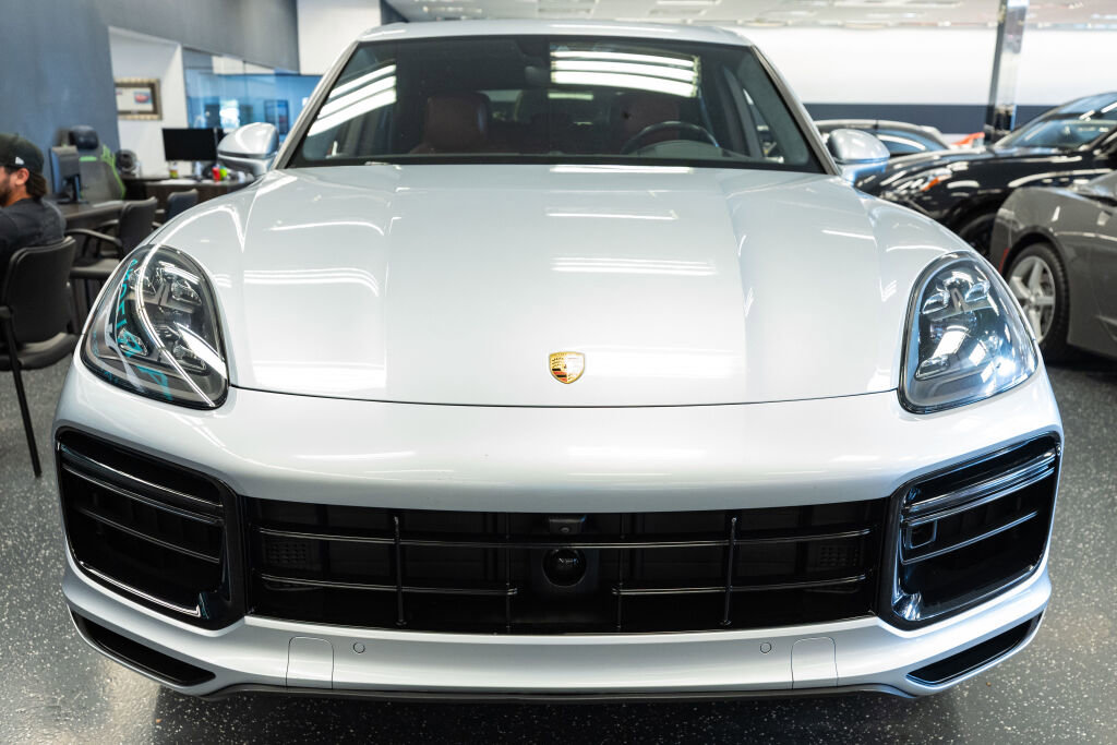 Used 2019 Porsche Cayenne Turbo image 2