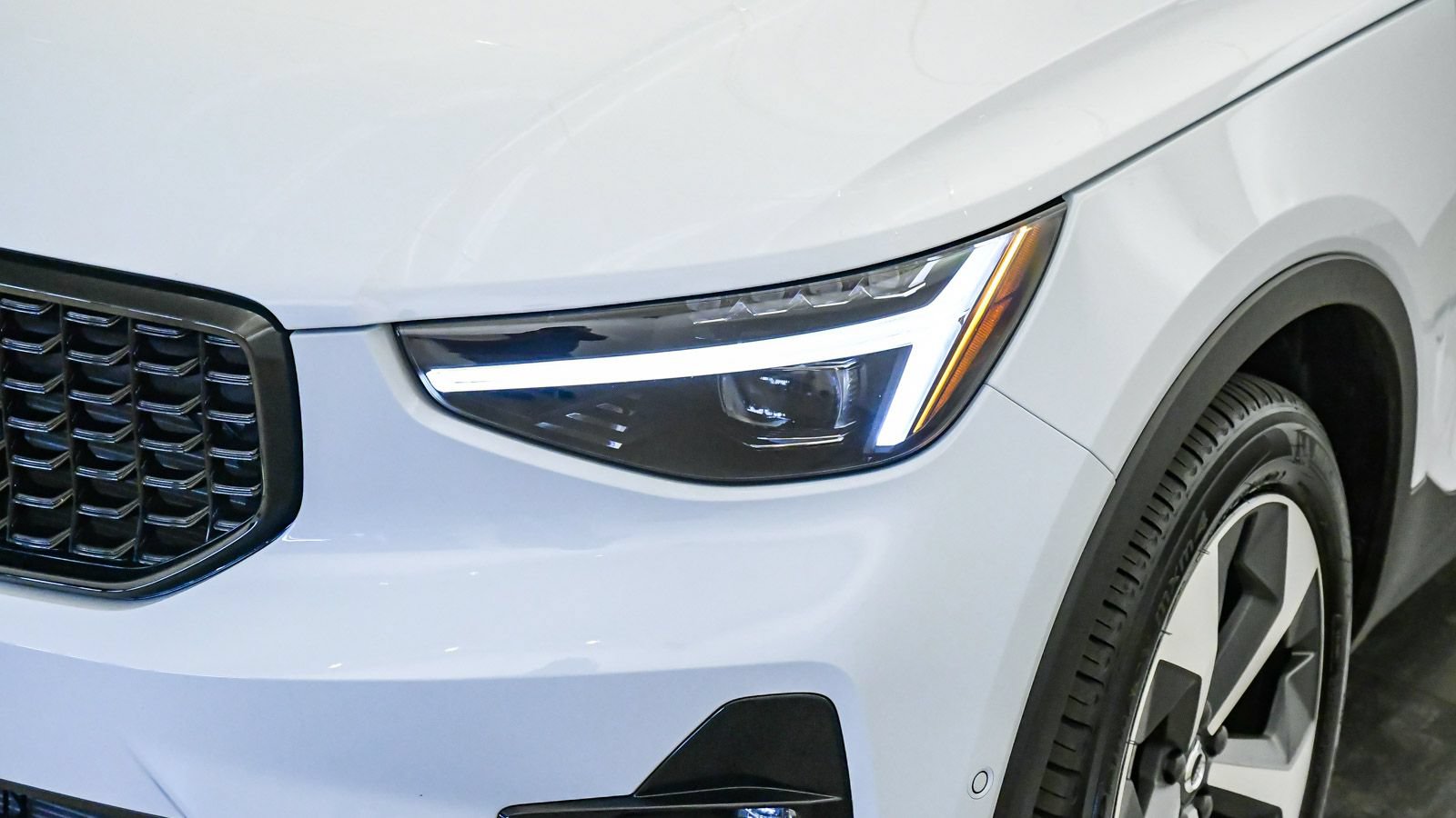 Certified 2026 Volvo XC40 B5 Plus w/ Protection Package Premier AWD/4WD image 9