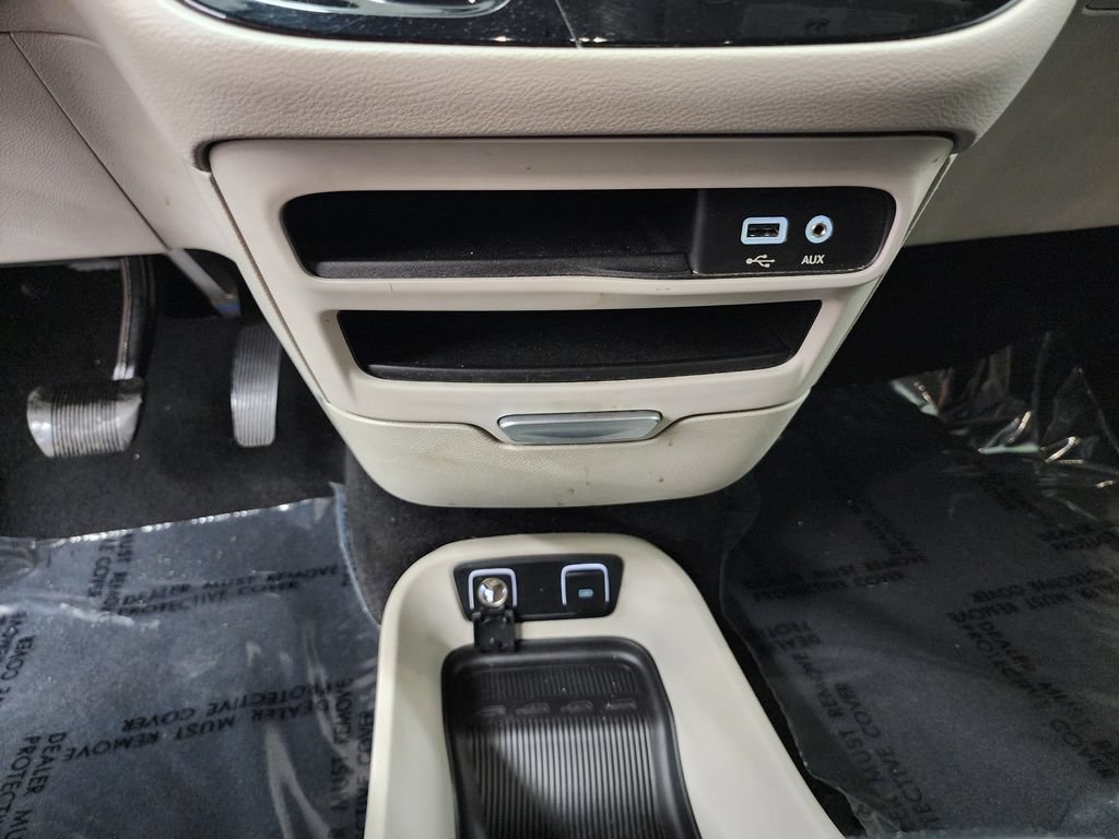 Used 2017 Chrysler Pacifica Touring-L FWD image 21