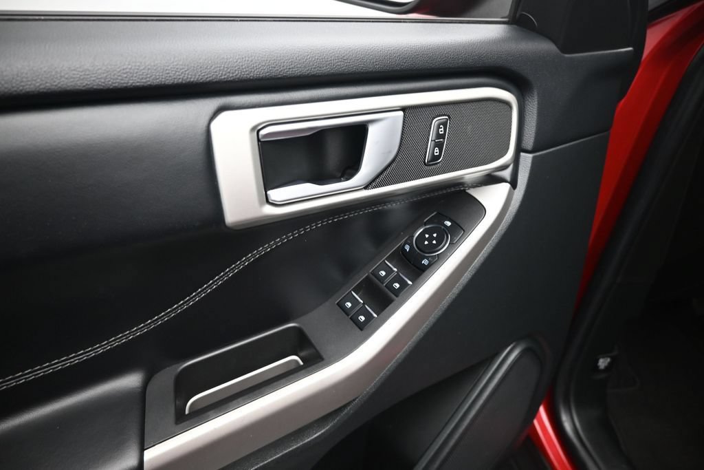 Certified 2023 Ford Explorer XLT RWD image 11