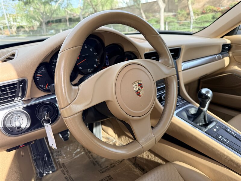 Used 2014 Porsche 911 Carrera 4 AWD/4WD image 17