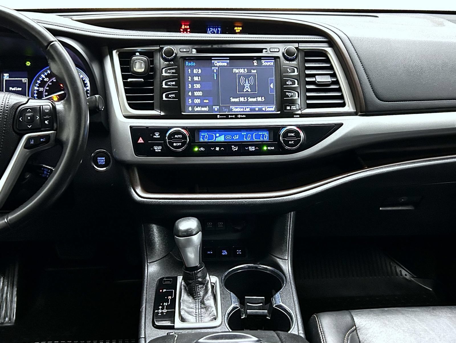 Used 2019 Toyota Highlander XLE AWD/4WD image 13