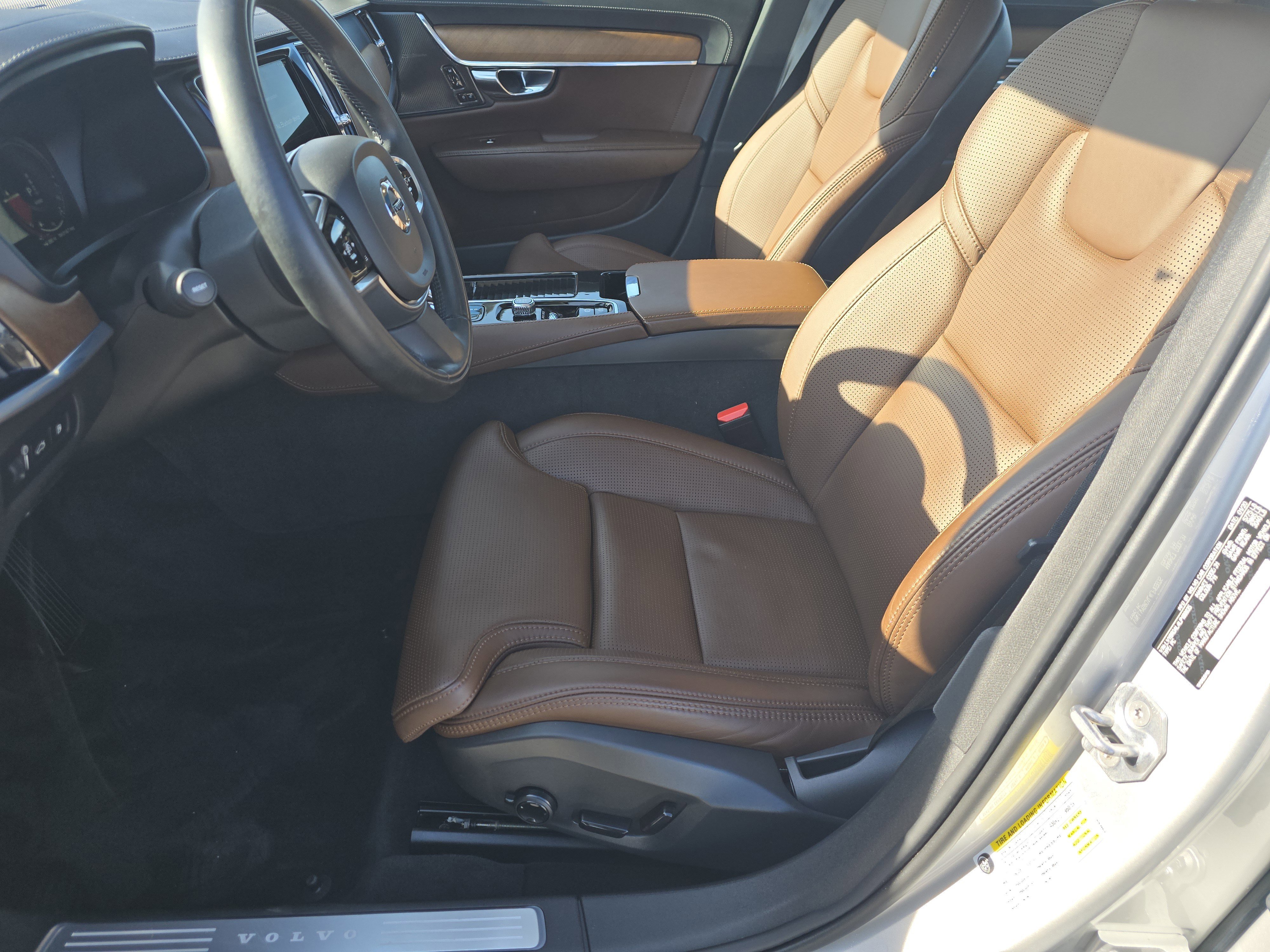 Used 2020 Volvo S90 T8 Inscription image 25