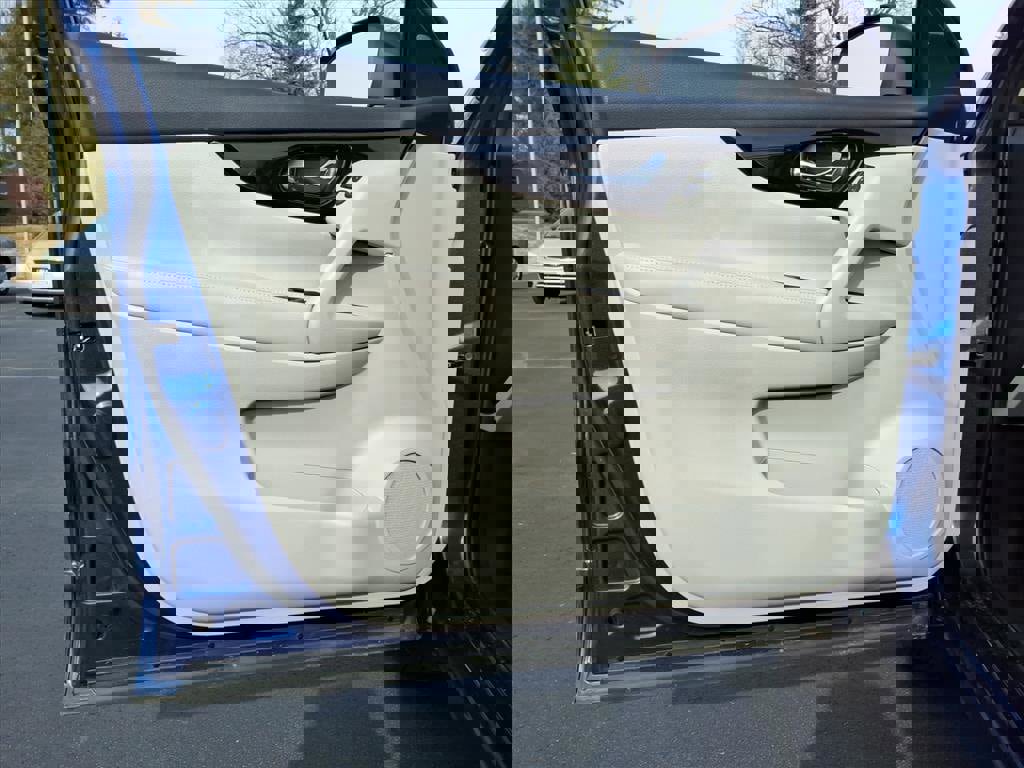 Used 2022 Nissan Rogue Sport SL image 8