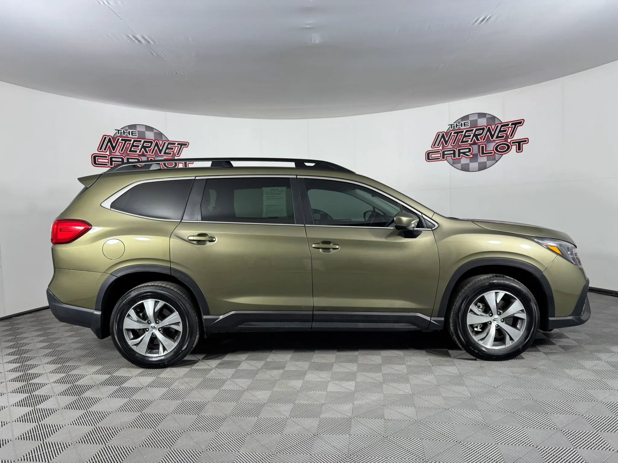 Used 2024 Subaru Ascent Premium w/ Convenience Package image 8