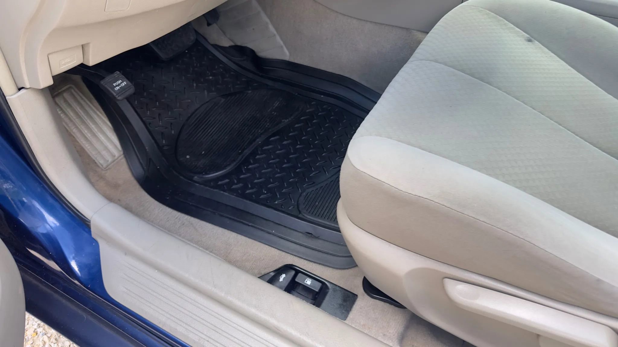 Used 2009 Toyota Camry LE FWD image 22