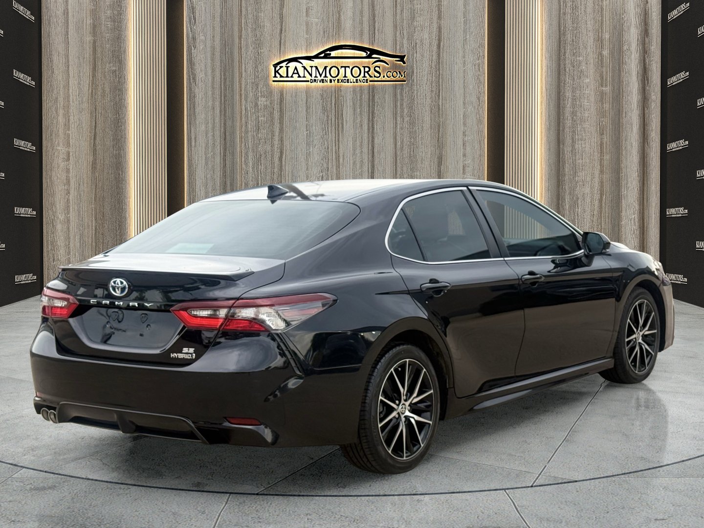 Used 2022 Toyota Camry SE w/ Audio Upgrade Package FWD image 5
