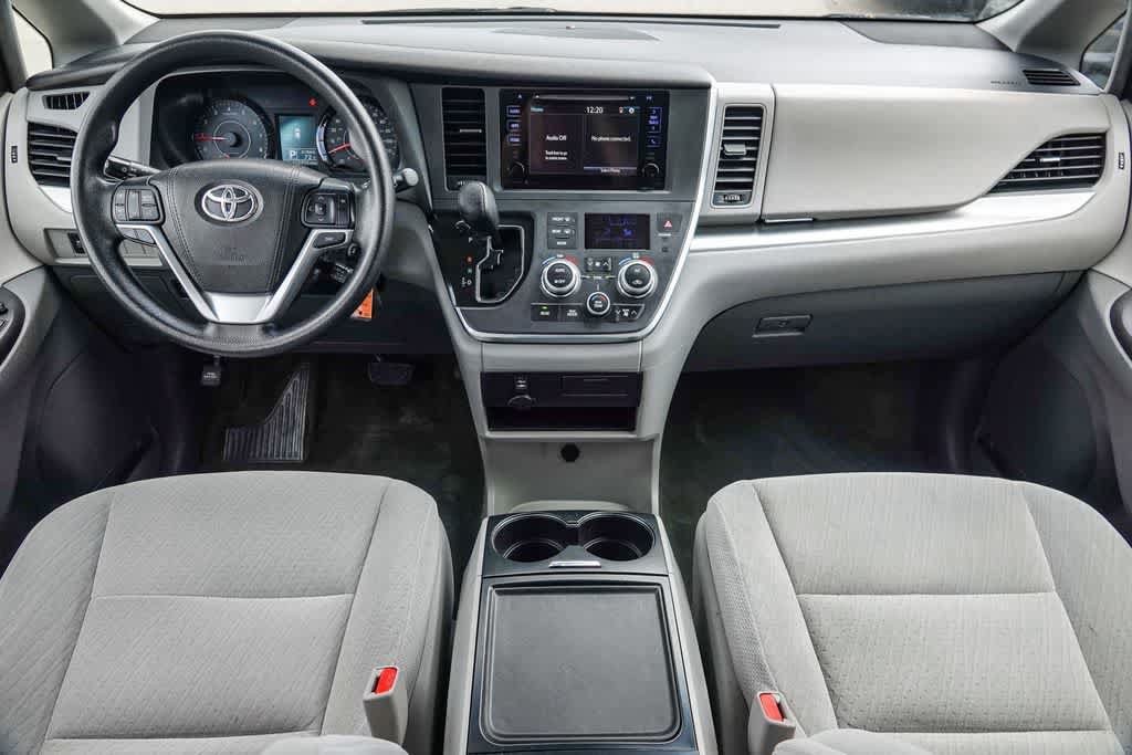 Used 2015 Toyota Sienna LE FWD image 11