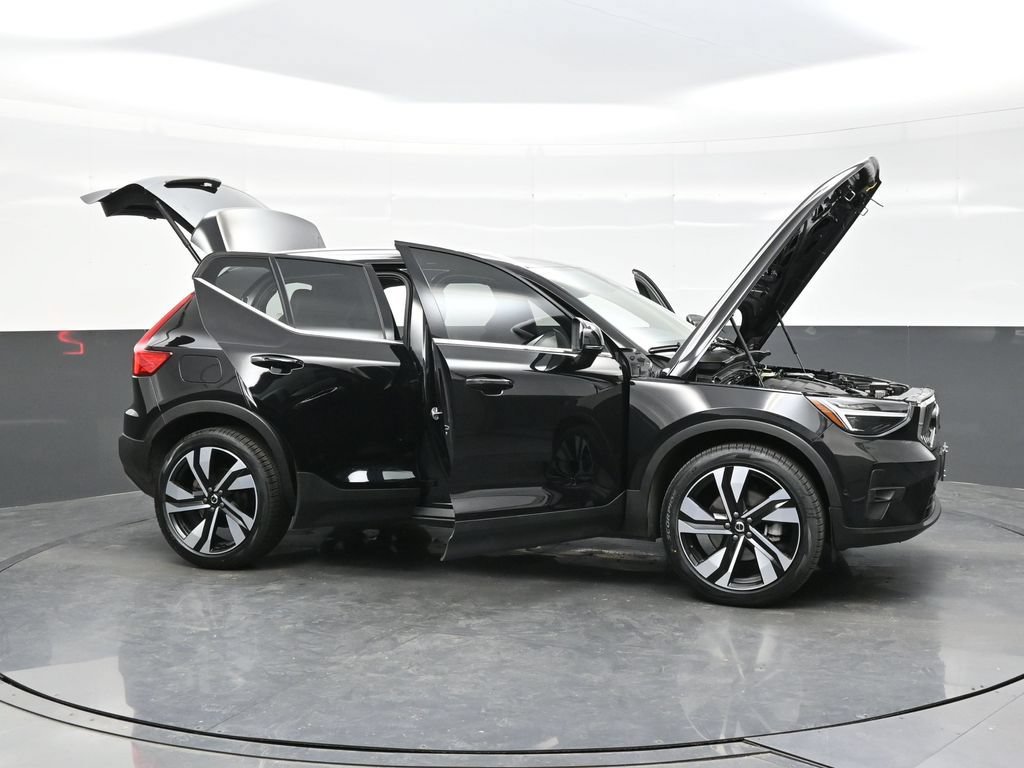 Used 2024 Volvo XC40 B5 Ultimate w/ Protection Package Premier AWD/4WD image 45