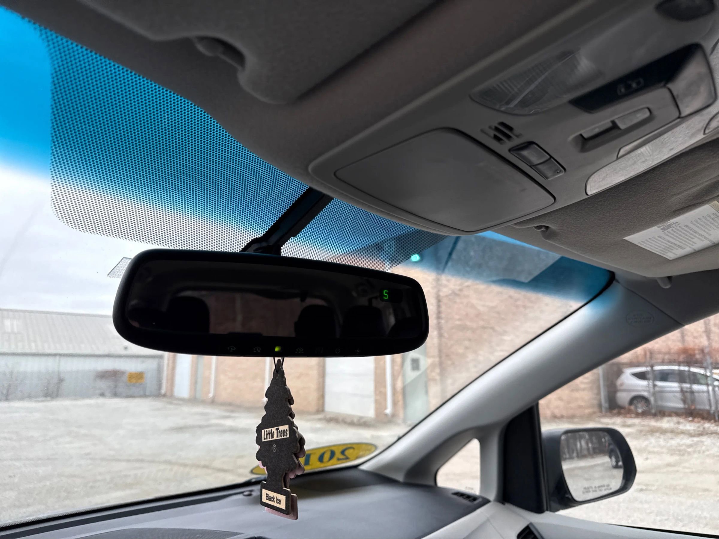 Used 2012 Toyota Sienna SE FWD image 19
