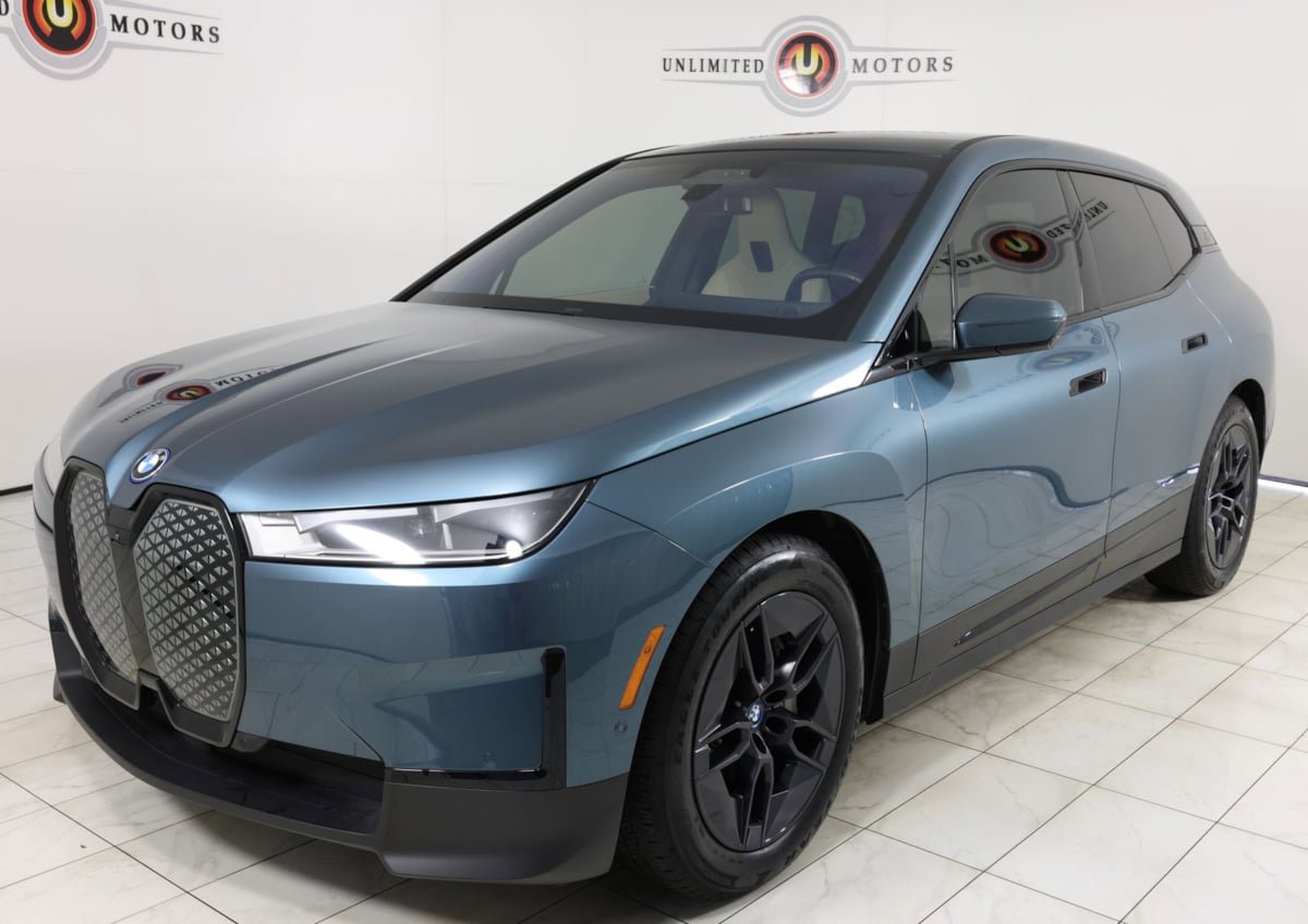 Used 2023 BMW iX xDrive50 w/ Premium Package AWD/4WD image 5