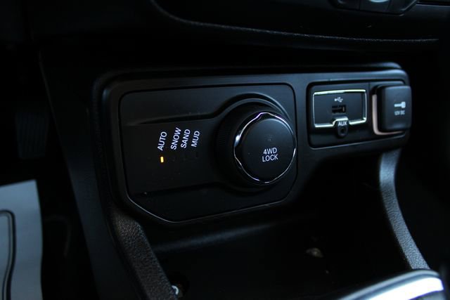 Used 2021 Jeep Renegade Latitude AWD/4WD image 14