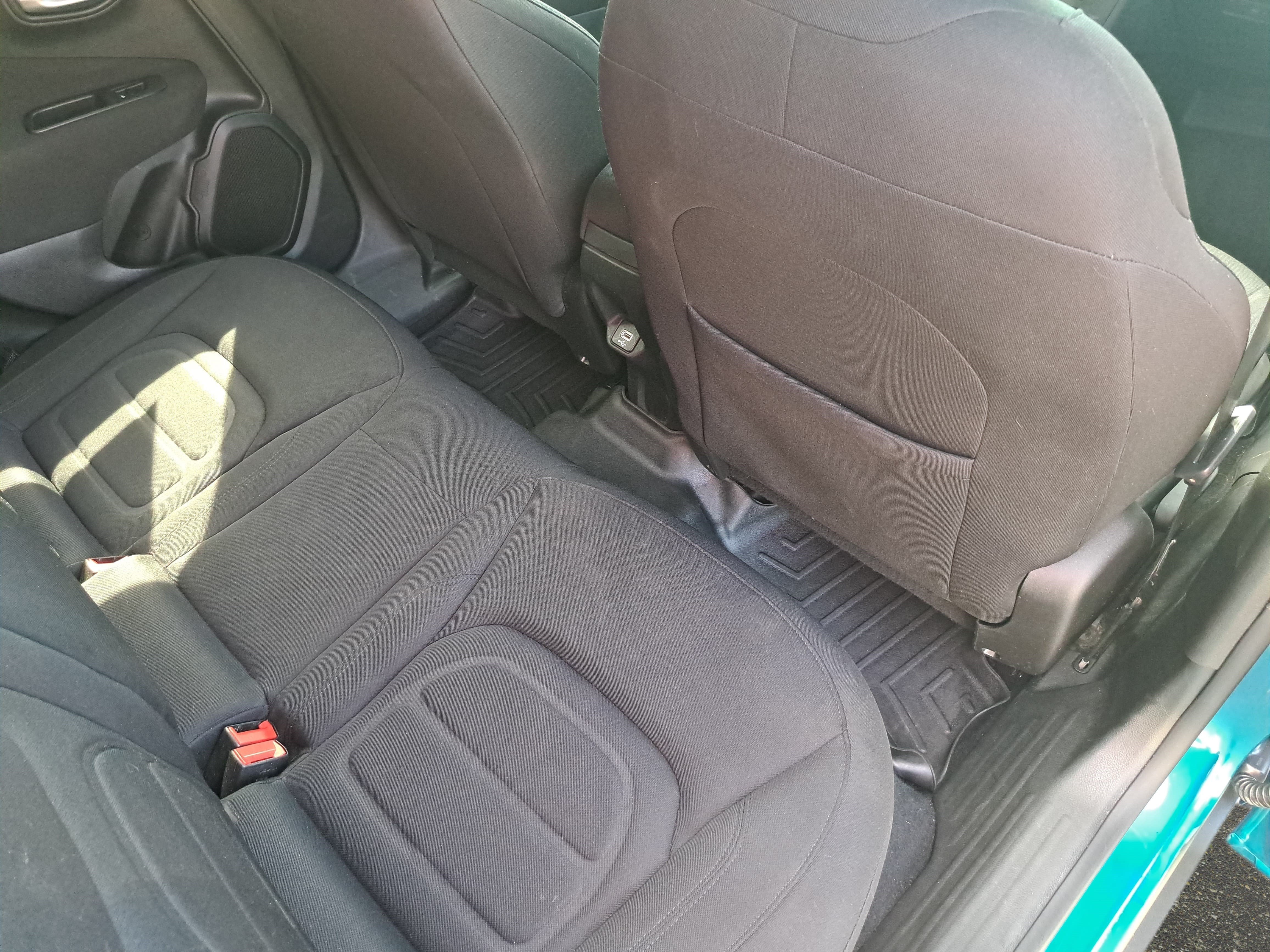 Used 2020 Jeep Renegade Latitude FWD image 11