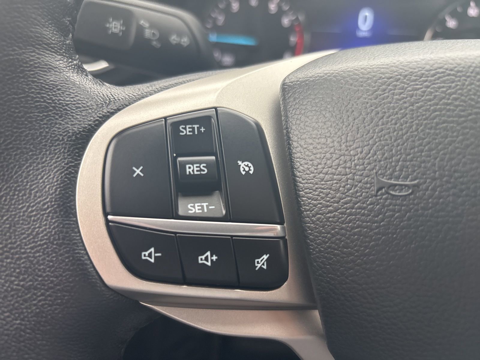 Used 2022 Ford Explorer XLT w/ Equipment Group 202A image 13