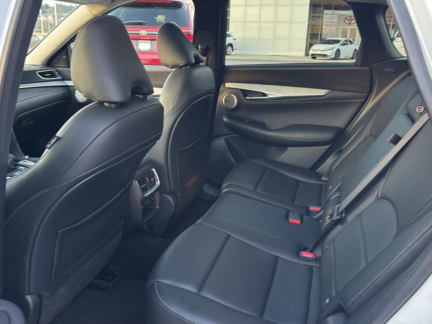 Used 2023 INFINITI QX50 Sensory w/ Accent Package FWD image 9