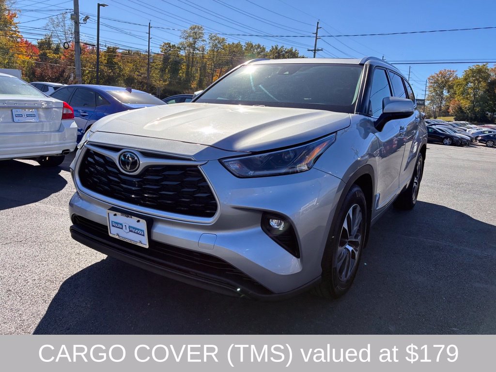 Used 2021 Toyota Highlander XLE AWD/4WD image 3