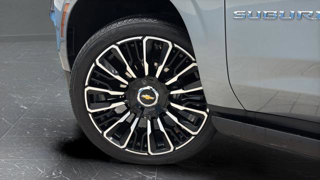 Used 2026 Chevrolet Suburban High Country AWD/4WD image 40