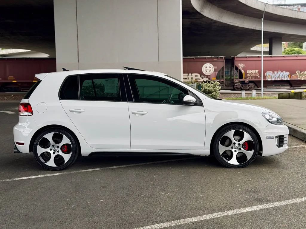 Used 2011 Volkswagen GTI 4-Door FWD image 9